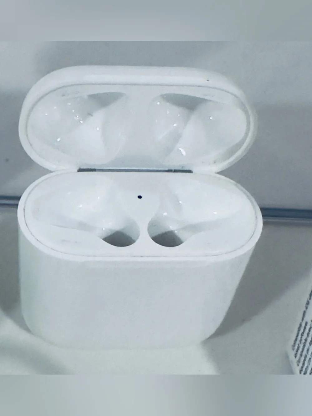 Apple AirPods (2nd Gen)w/Charging Case-Excellent Battery Health w/Original Box
